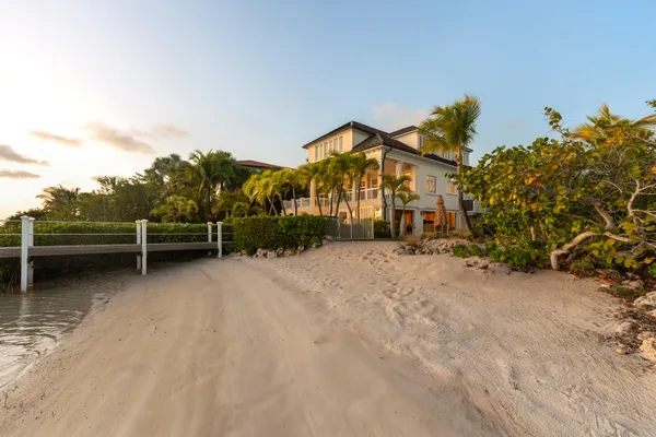 $4,695,000 | 24 Cannon Royal Drive, Key West, FL 33040