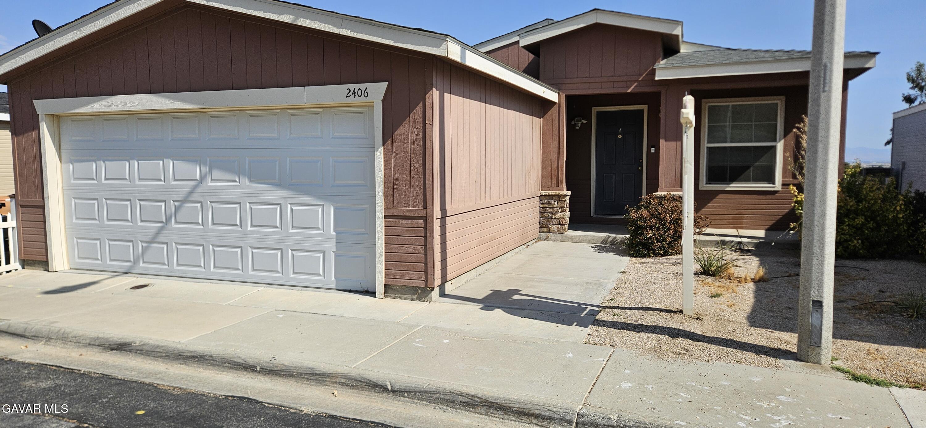 2406 Summit View Drive Rosamond, CA 93560 - Photo 5 of 15 20240724_162051