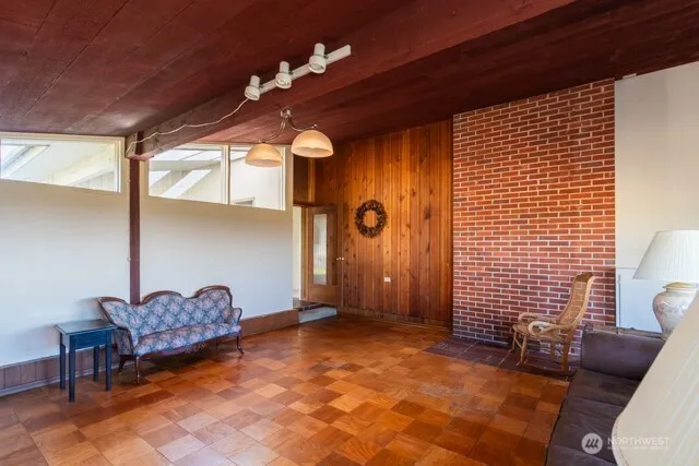 a view of a livingroom with furniture