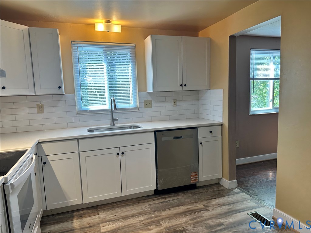 9319 Coleson Road Glen Allen, VA 23060 - Photo 15 of 39 a kitchen with stainless steel appliances granite countertop a sink a stove and cabinets
