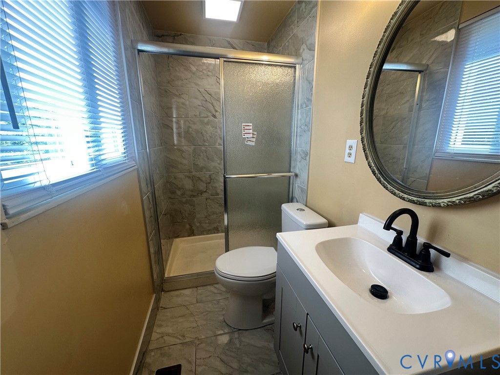9319 Coleson Road Glen Allen, VA 23060 - Photo 25 of 39 a bathroom with a sink toilet and a mirror