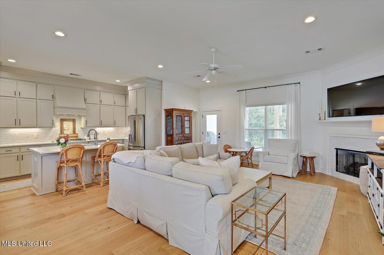06-156 Shore View Dr