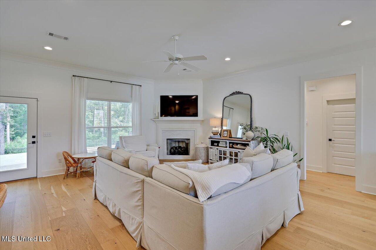 07-156 Shore View Dr