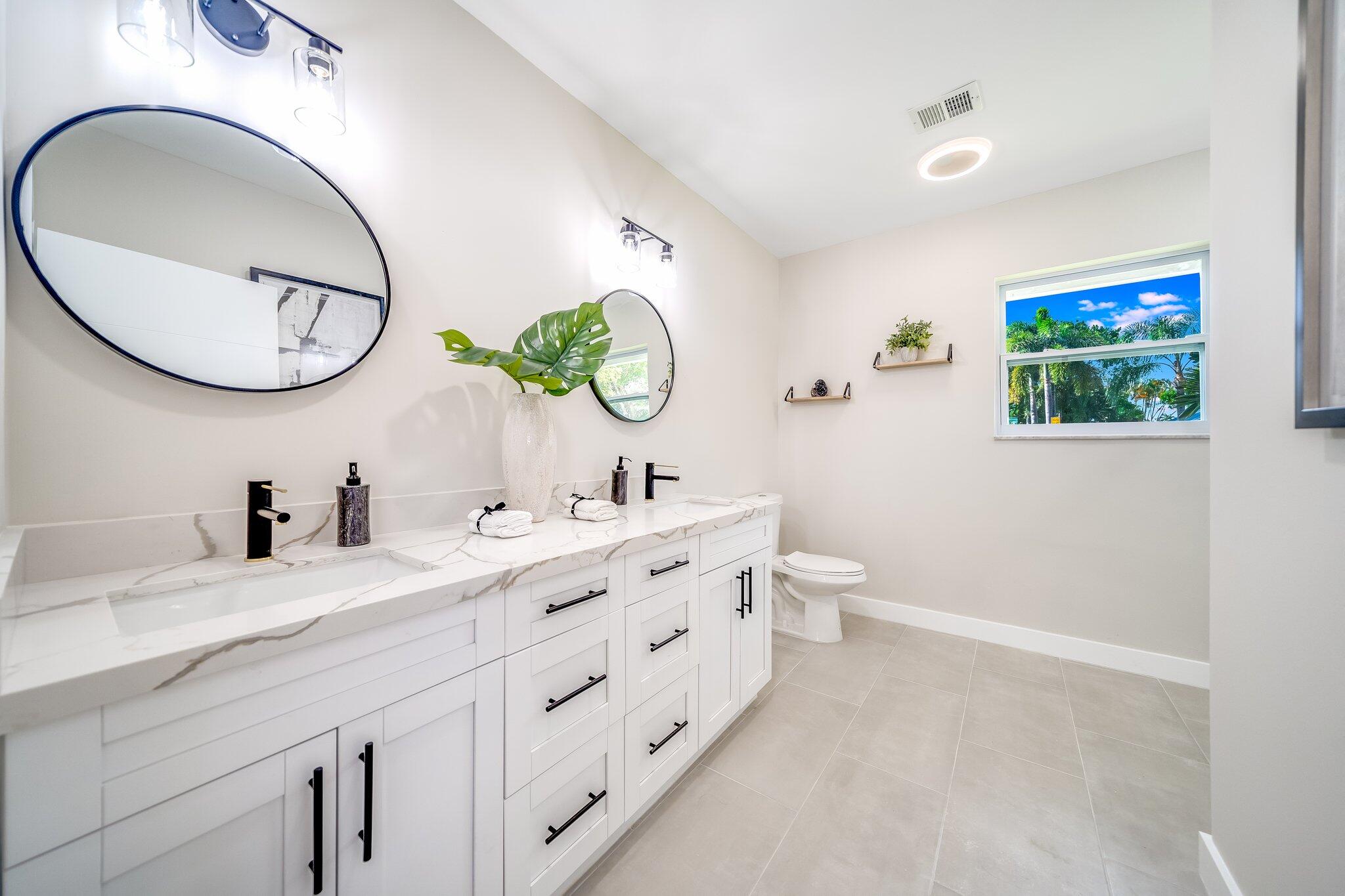 924 Southwest 14th Street Boca Raton, FL 33486 - Photo 16 of 27 Master Bath