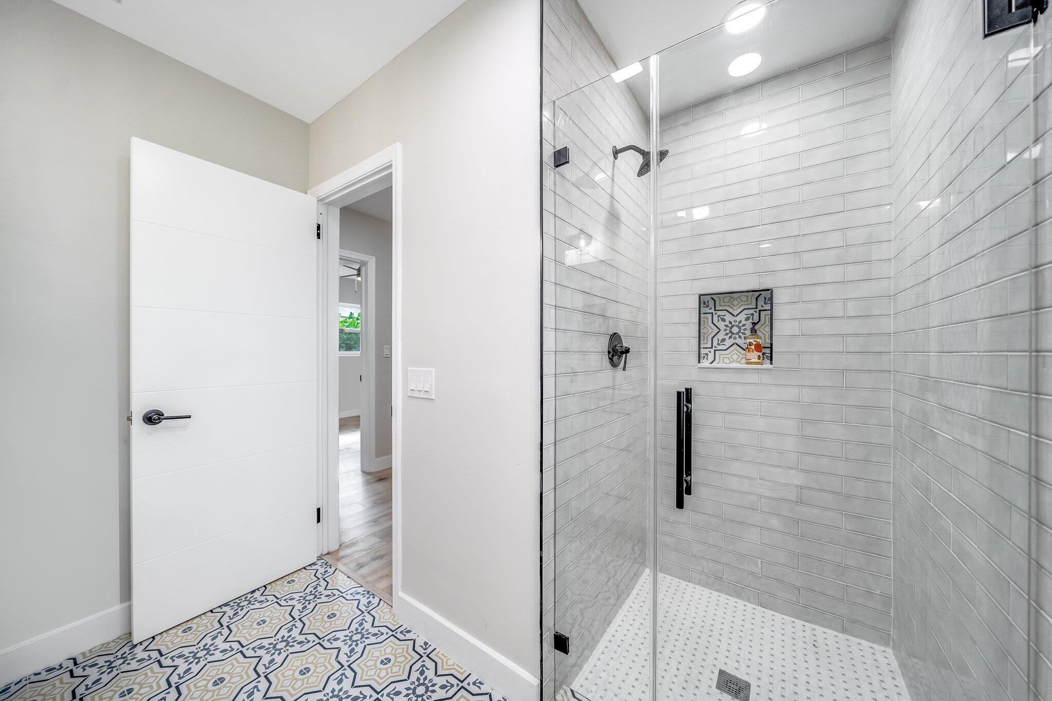 924 Southwest 14th Street Boca Raton, FL 33486 - Photo 21 of 27 Guest/Cabana Bath