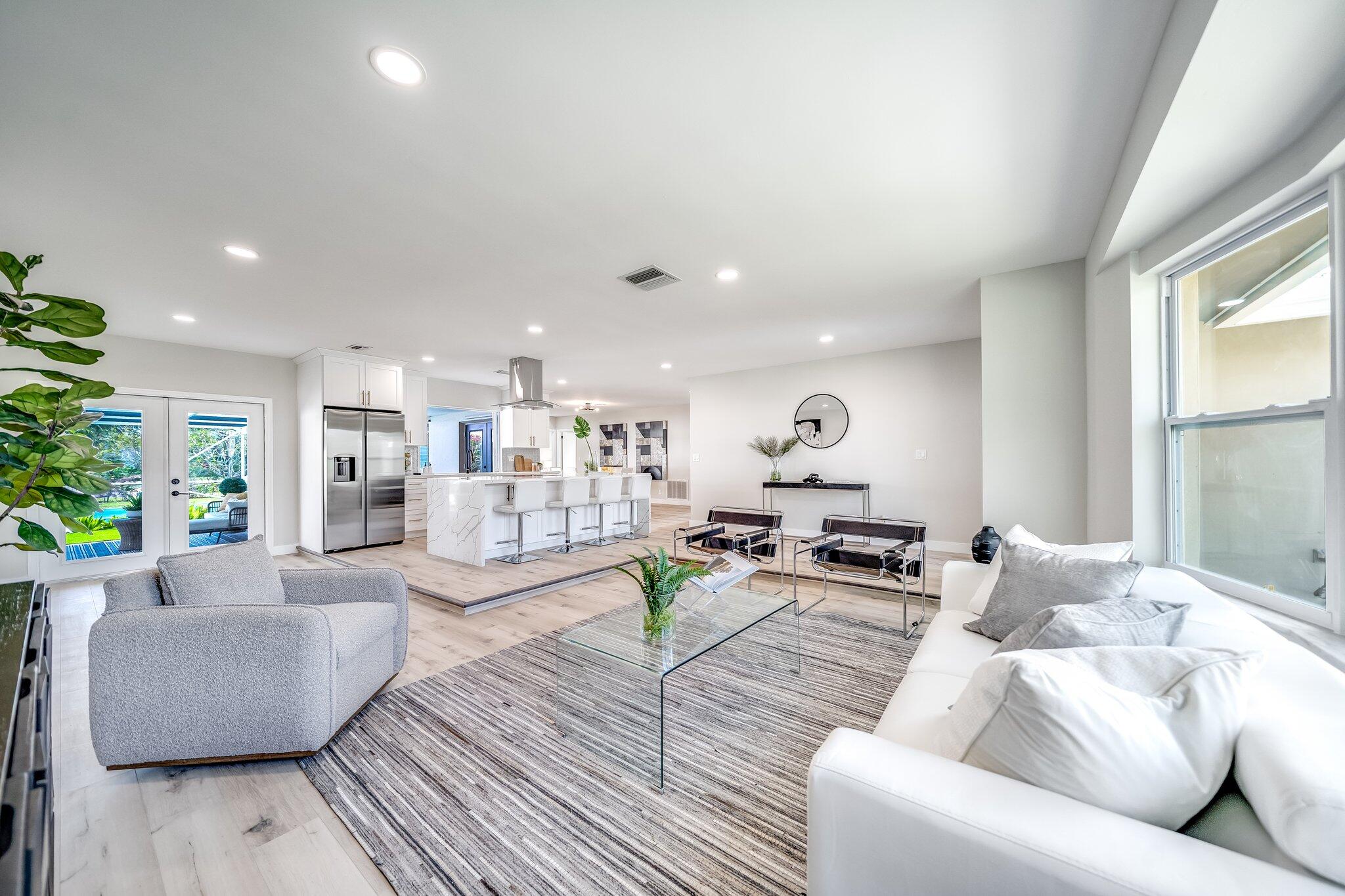 924 Southwest 14th Street Boca Raton, FL 33486 - Photo 8 of 27 Living Room