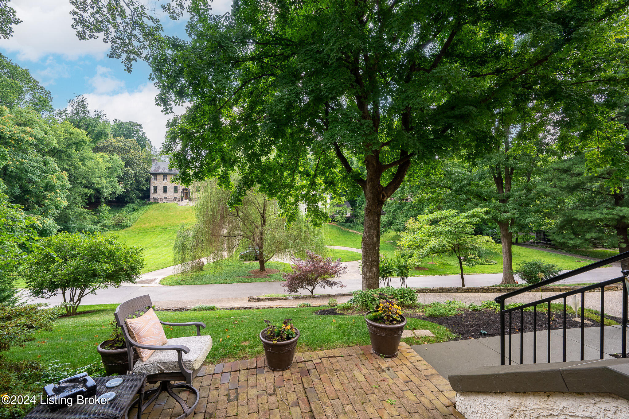 79 Valley Road Louisville, KY 40204 - Photo 4 of 52 4