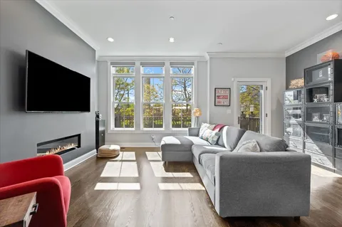 $789,000 | 3443 North Whipple Street, Chicago, IL 60618