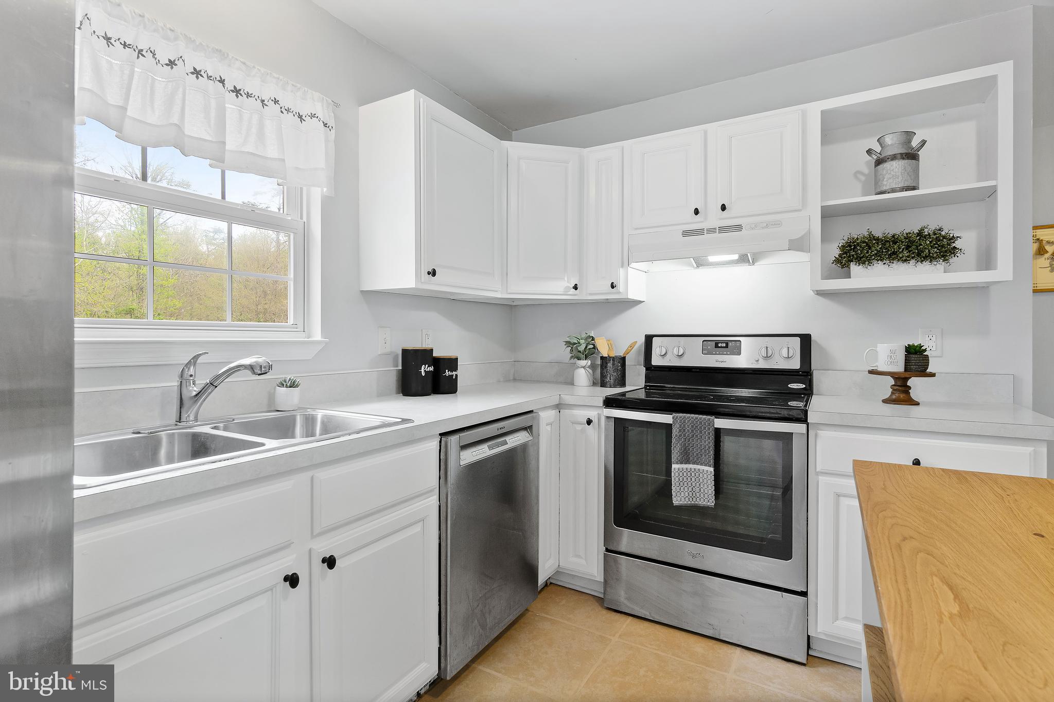 653 McKinneytown Road Elkton, MD 21921 - Photo 11 of 40 Stainless appliances