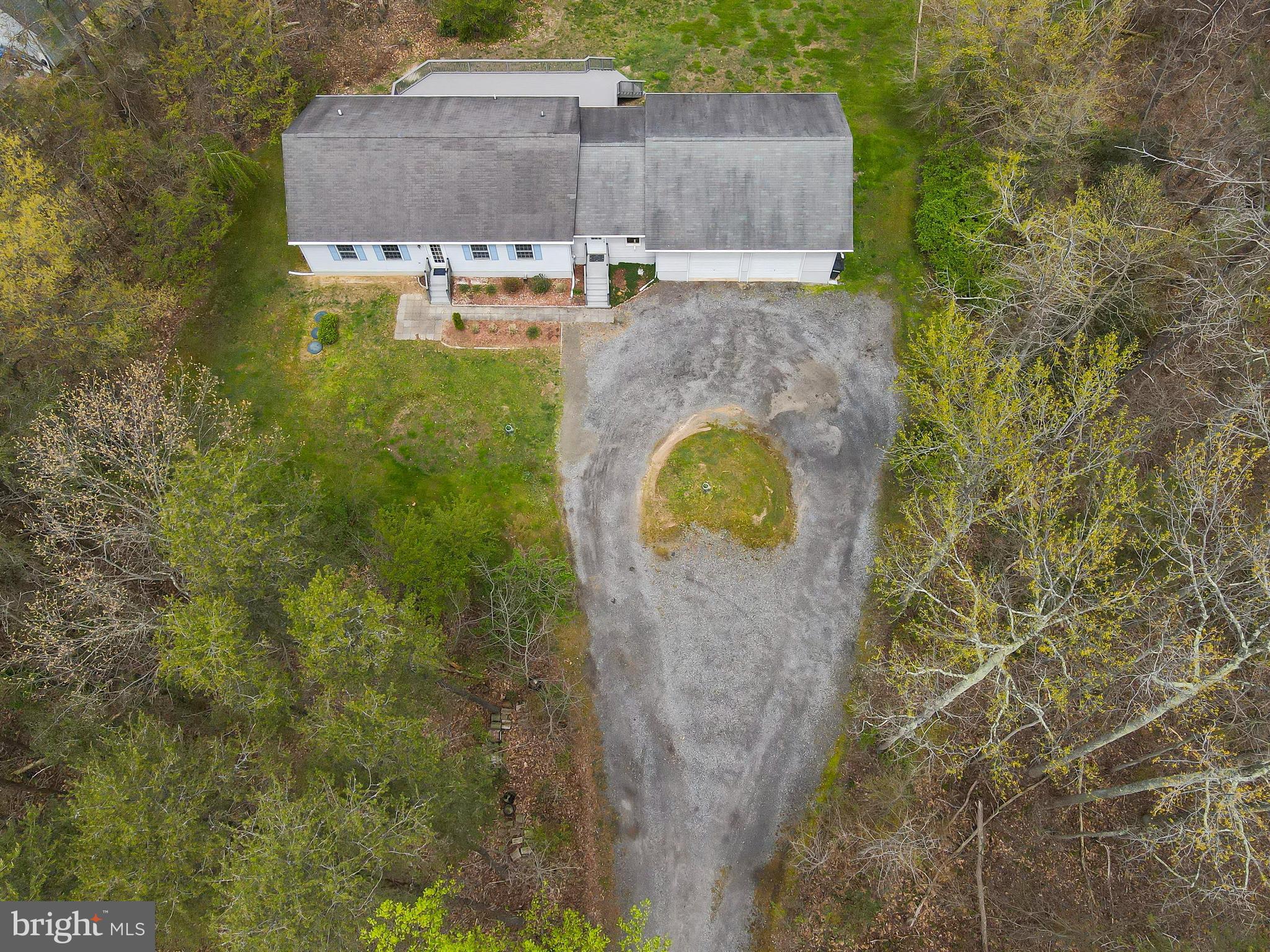 653 McKinneytown Road Elkton, MD 21921 - Photo 3 of 40 Large, circular driveway