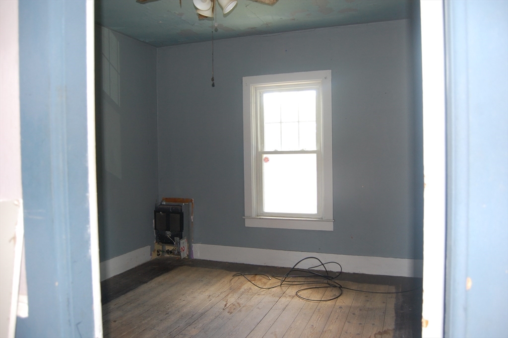 10 Aldrich Street Webster, MA 01570 - Photo 5 of 17