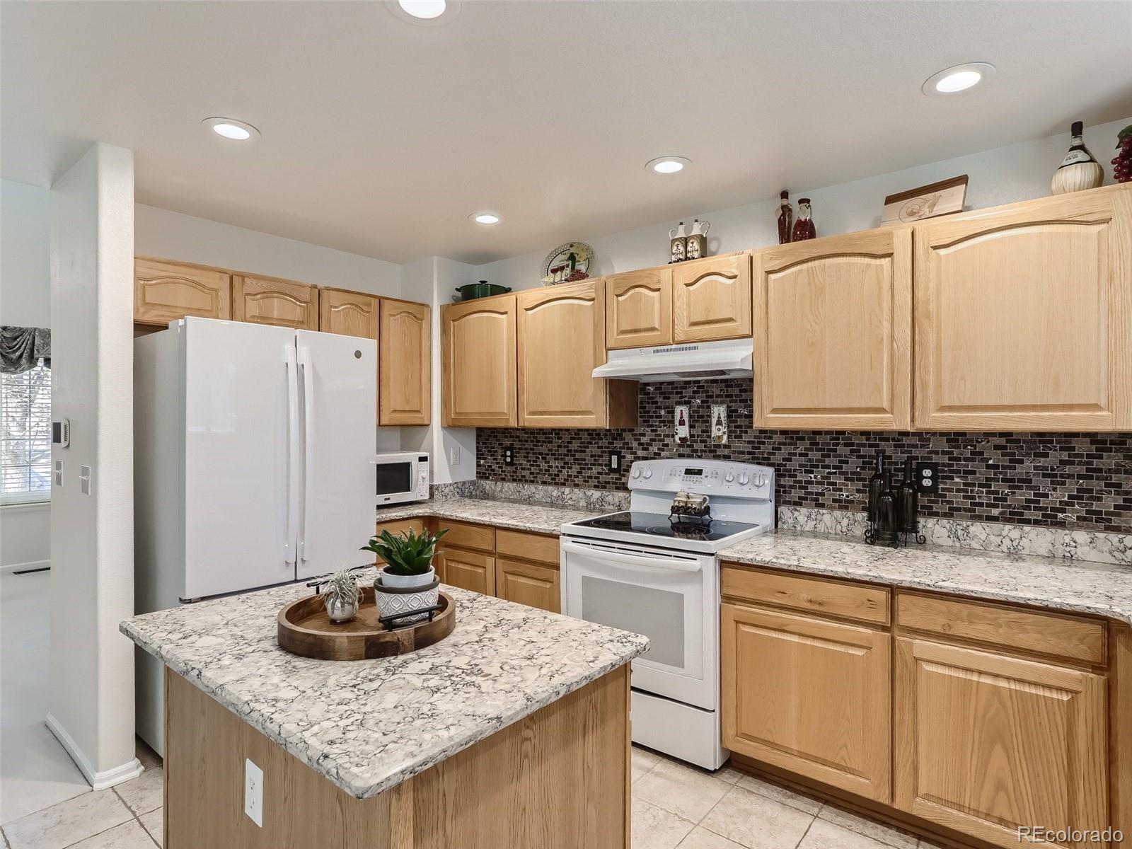 9827 South Castle Ridge Circle Highlands Ranch, CO 80129 - Photo 9 of 31