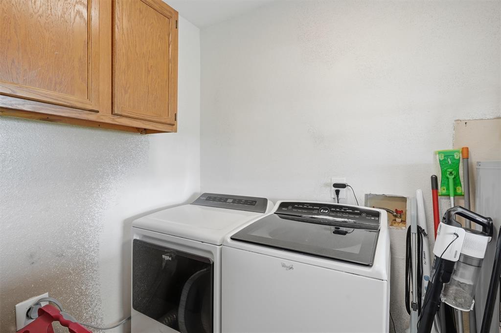 1051 Pigg Road Waxahachie, TX 75165 - Photo 27 of 40 a utility room with dryer and washer