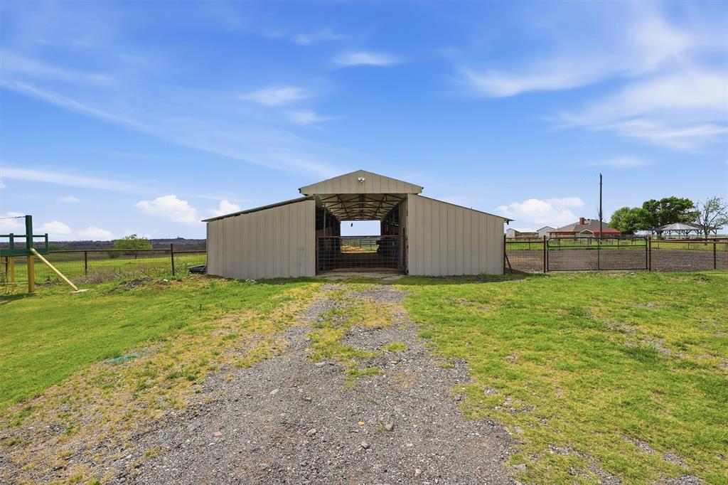 1051 Pigg Road Waxahachie, TX 75165 - Photo 5 of 40 a backyard of a house with lots of green space and garden
