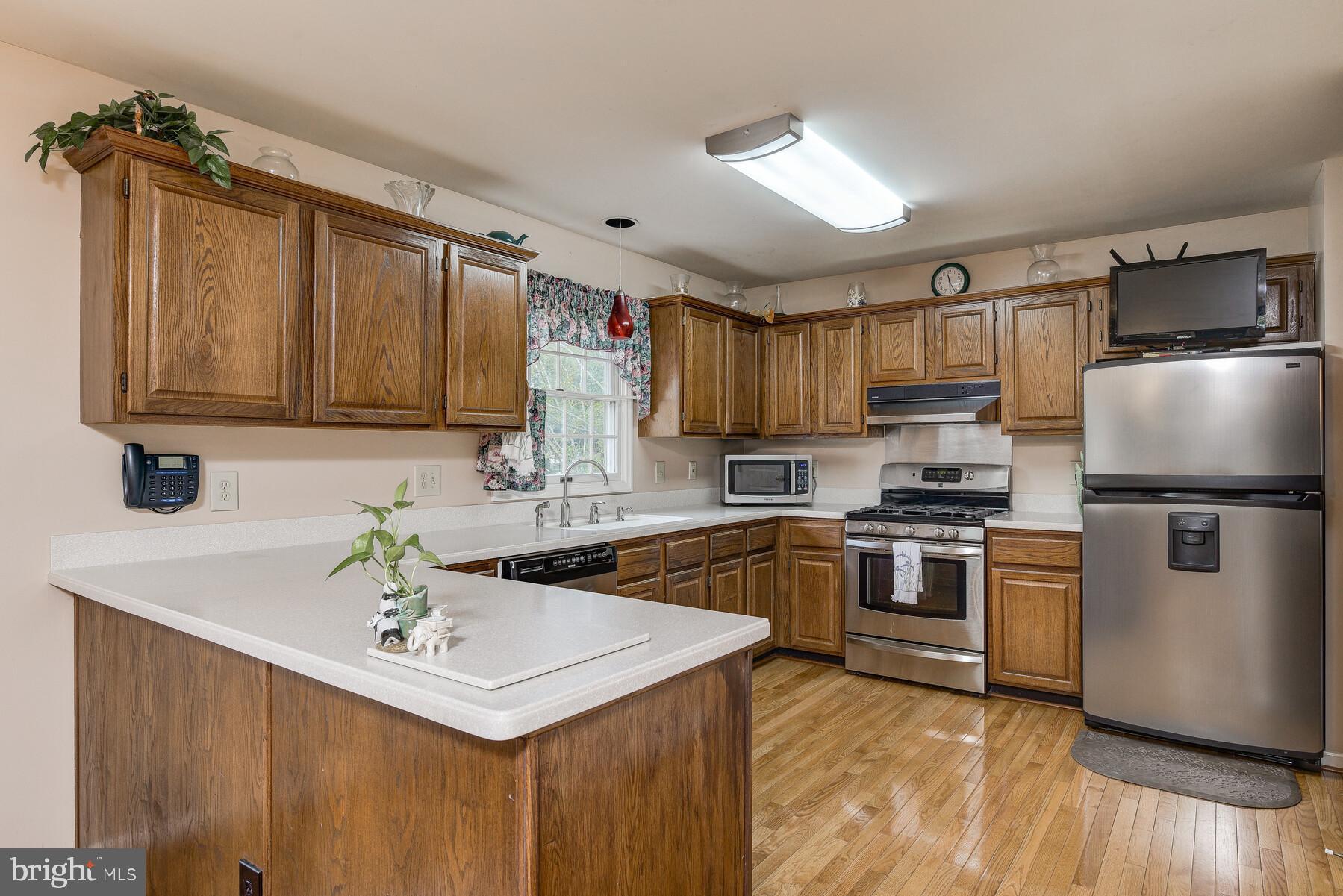 18837 Falling Star Road Germantown, MD 20874 - Photo 12 of 40 Kitchen