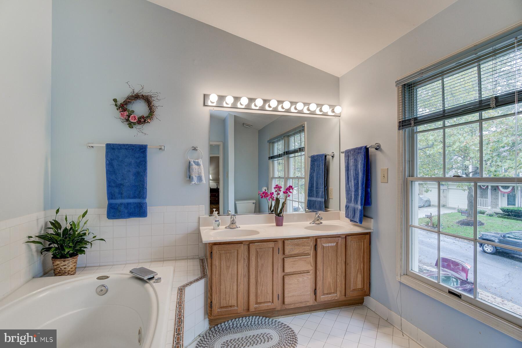 18837 Falling Star Road Germantown, MD 20874 - Photo 20 of 40 Master Full Bath - Shower and Tub