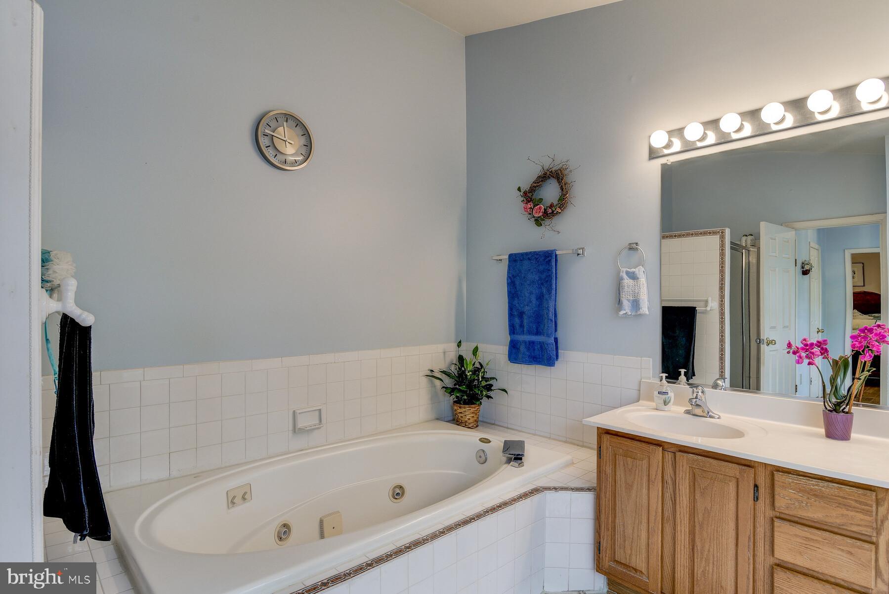 18837 Falling Star Road Germantown, MD 20874 - Photo 21 of 40 Master Full Bath - Shower & Tub