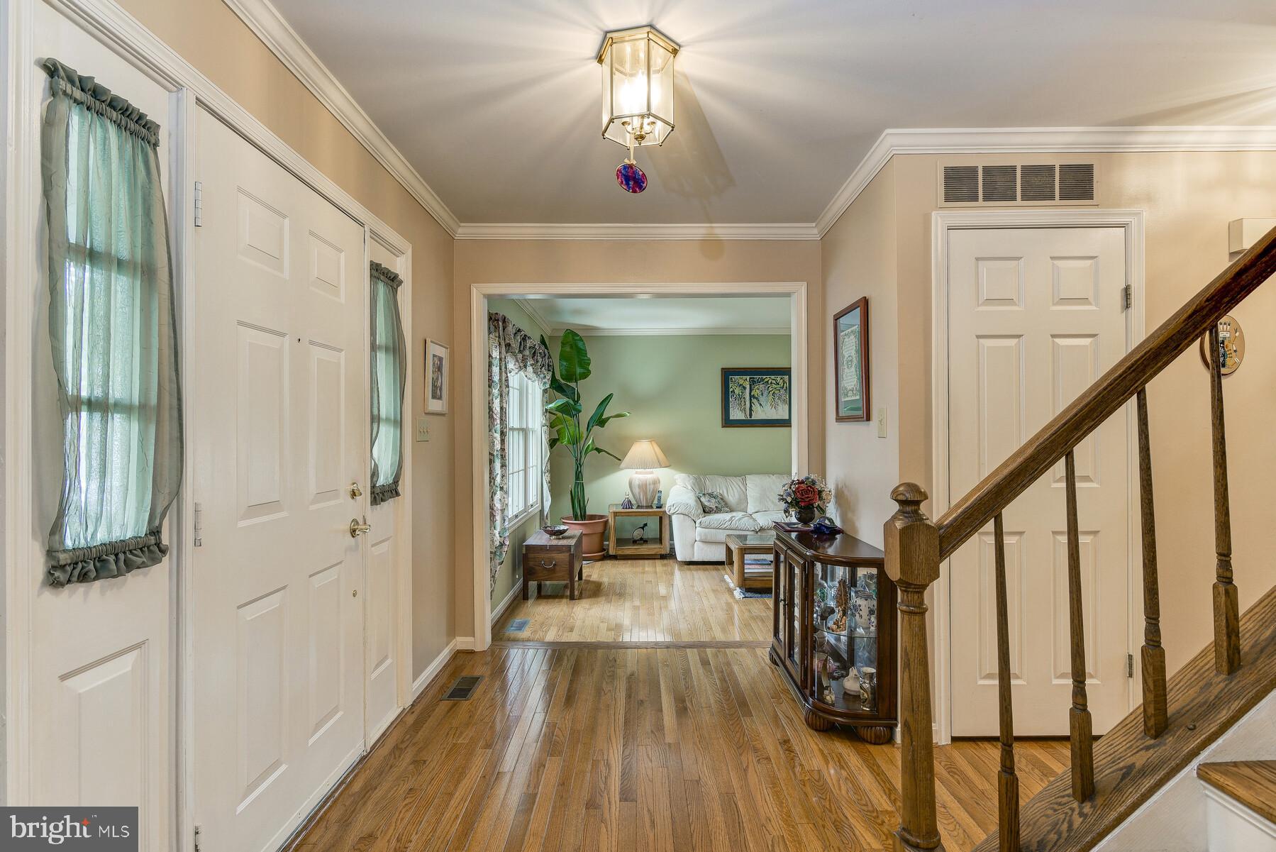 18837 Falling Star Road Germantown, MD 20874 - Photo 4 of 40 Foyer