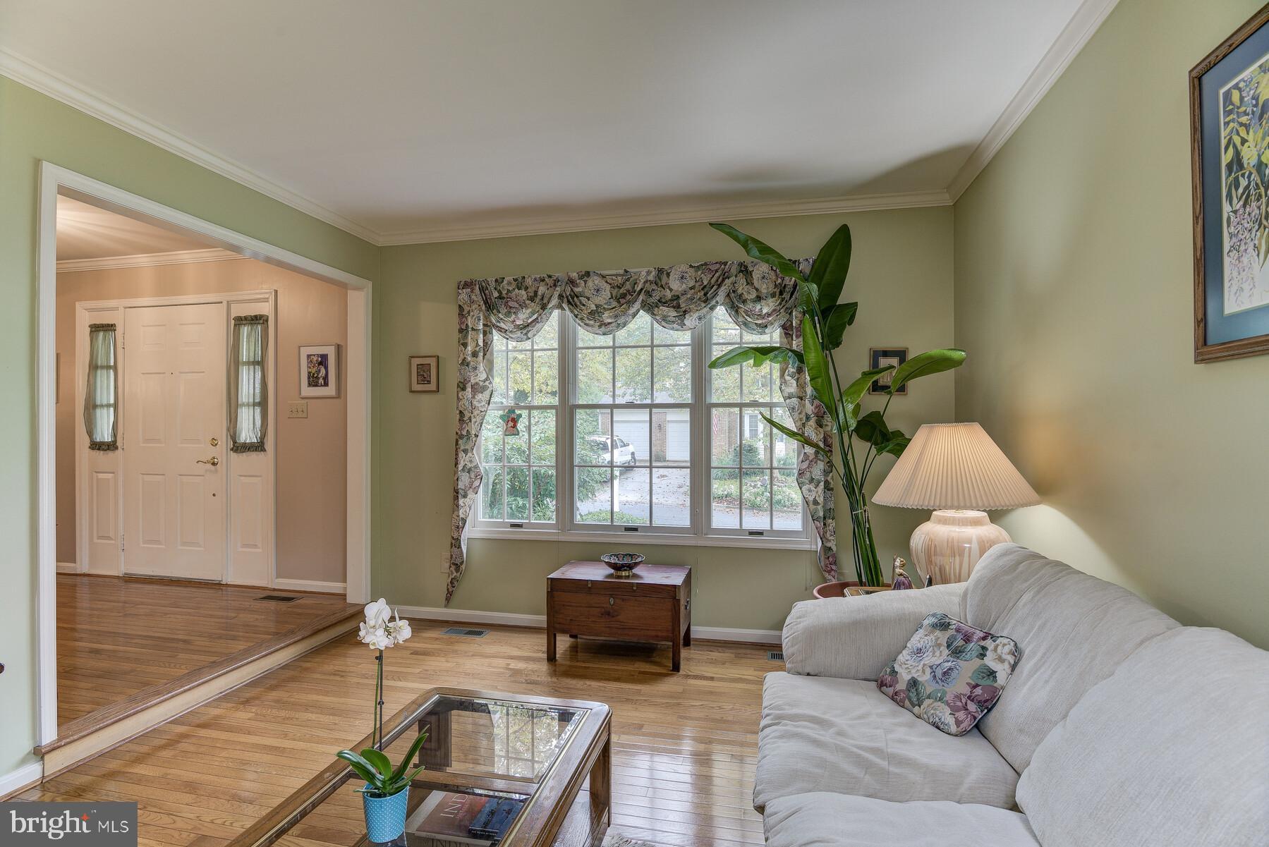 18837 Falling Star Road Germantown, MD 20874 - Photo 7 of 40 Living Room