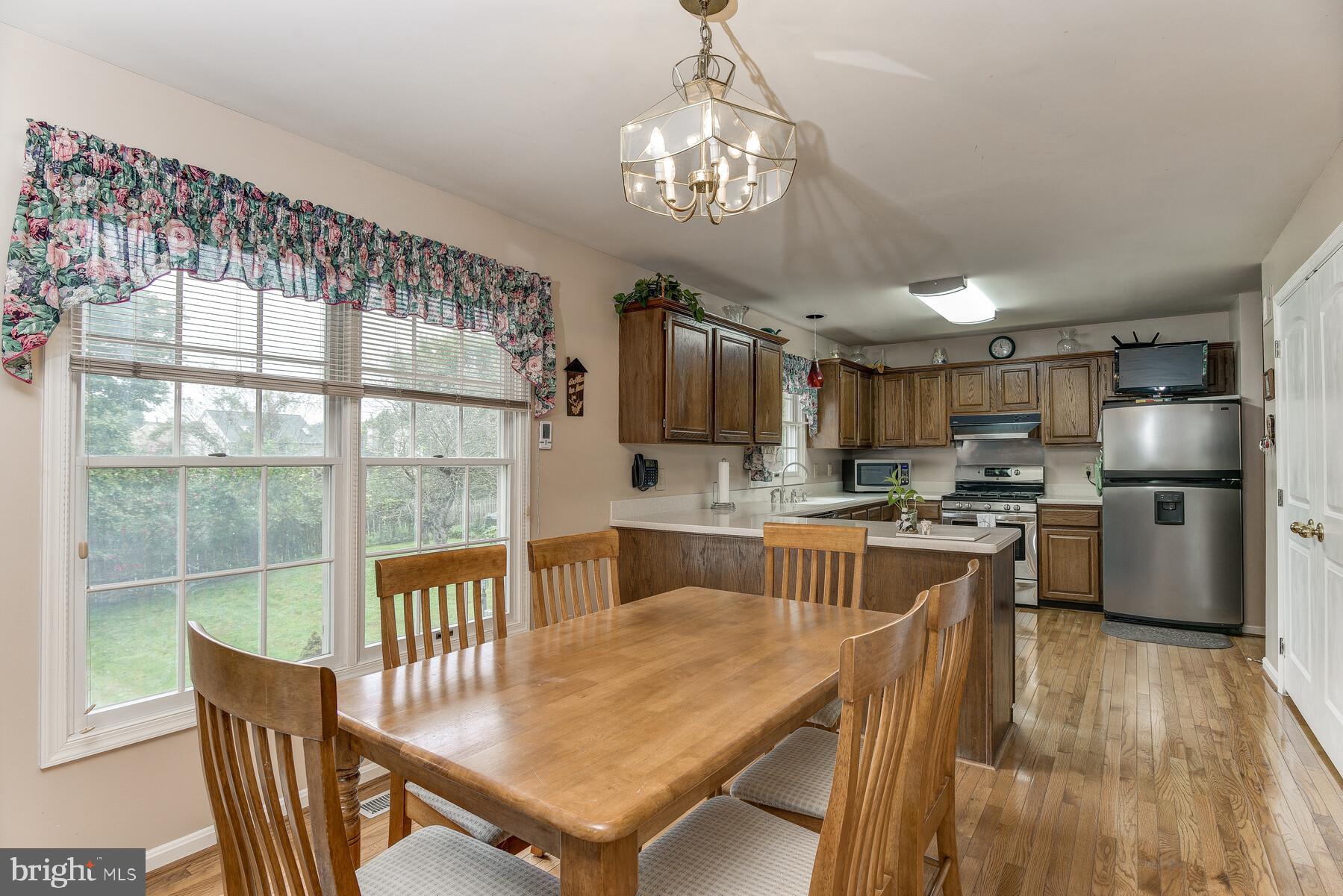 18837 Falling Star Road Germantown, MD 20874 - Photo 10 of 40 Kitchen