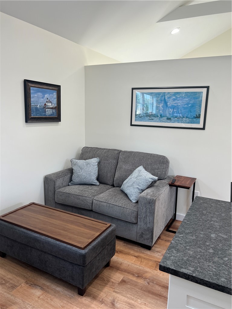 21 Murphy Circle, Unit B Middletown, RI 02842 - Photo 6 of 18 Gallery Image 6