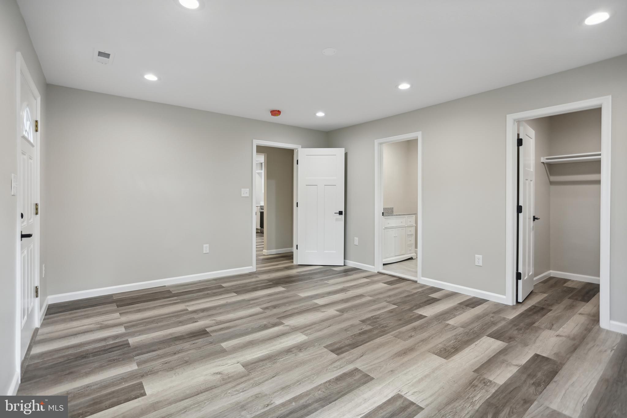 6719 Clinglog Street Capitol Heights, MD 20743 - Photo 13 of 26 Main level Primary suite