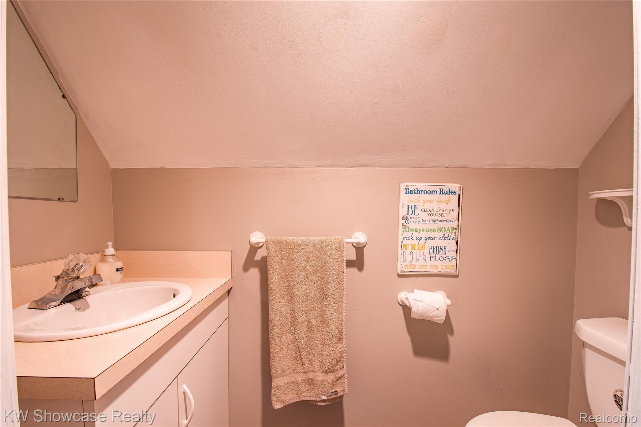 3655 Covert Road Waterford, MI 48328 - Photo 20 of 25 3655 Covert Rd HDR7.jpg