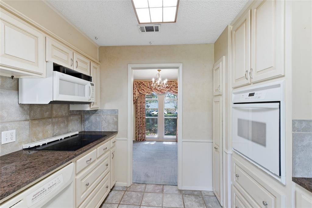 2326 Forest Hills Road Grapevine, TX 76051 - Photo 15 of 37 Kitchen