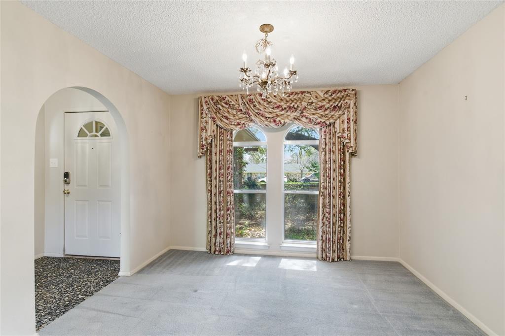 2326 Forest Hills Road Grapevine, TX 76051 - Photo 16 of 37