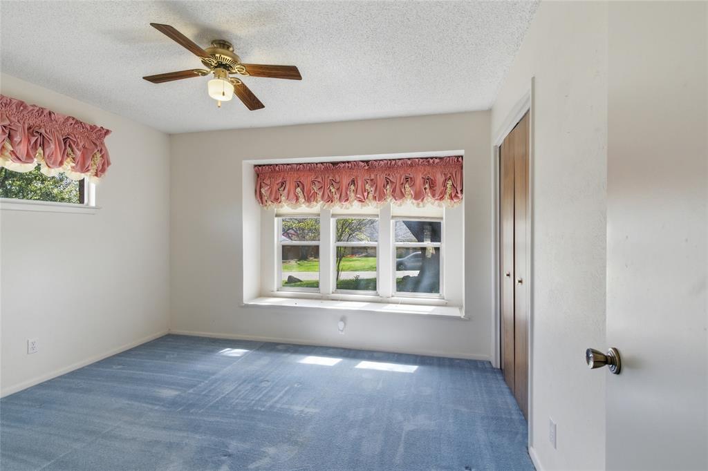 2326 Forest Hills Road Grapevine, TX 76051 - Photo 29 of 37 Secondary bedroom with window seat