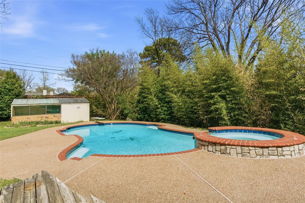2326 Forest Hills Road Grapevine, TX 76051 - Photo 33 of 37 Pool with diving board