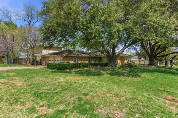 $750,000 | 2326 Forest Hills Road, Grapevine, TX 76051