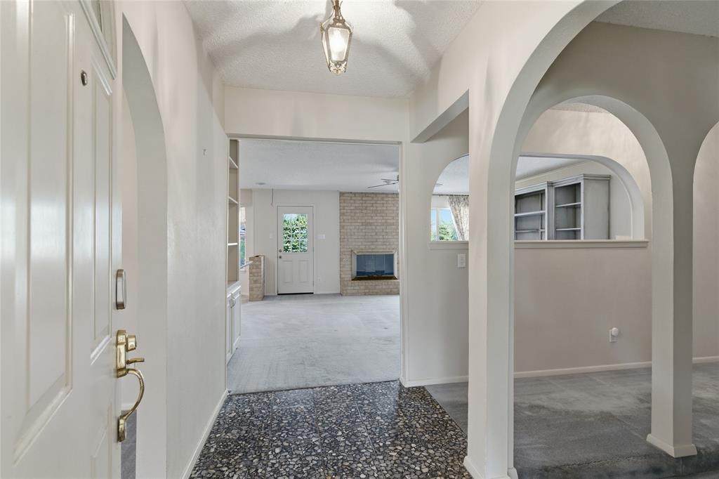 2326 Forest Hills Road Grapevine, TX 76051 - Photo 6 of 37 Foyer