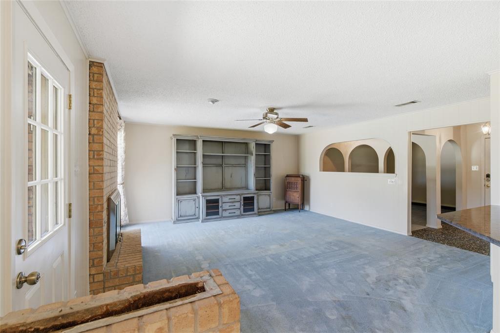 2326 Forest Hills Road Grapevine, TX 76051 - Photo 9 of 37