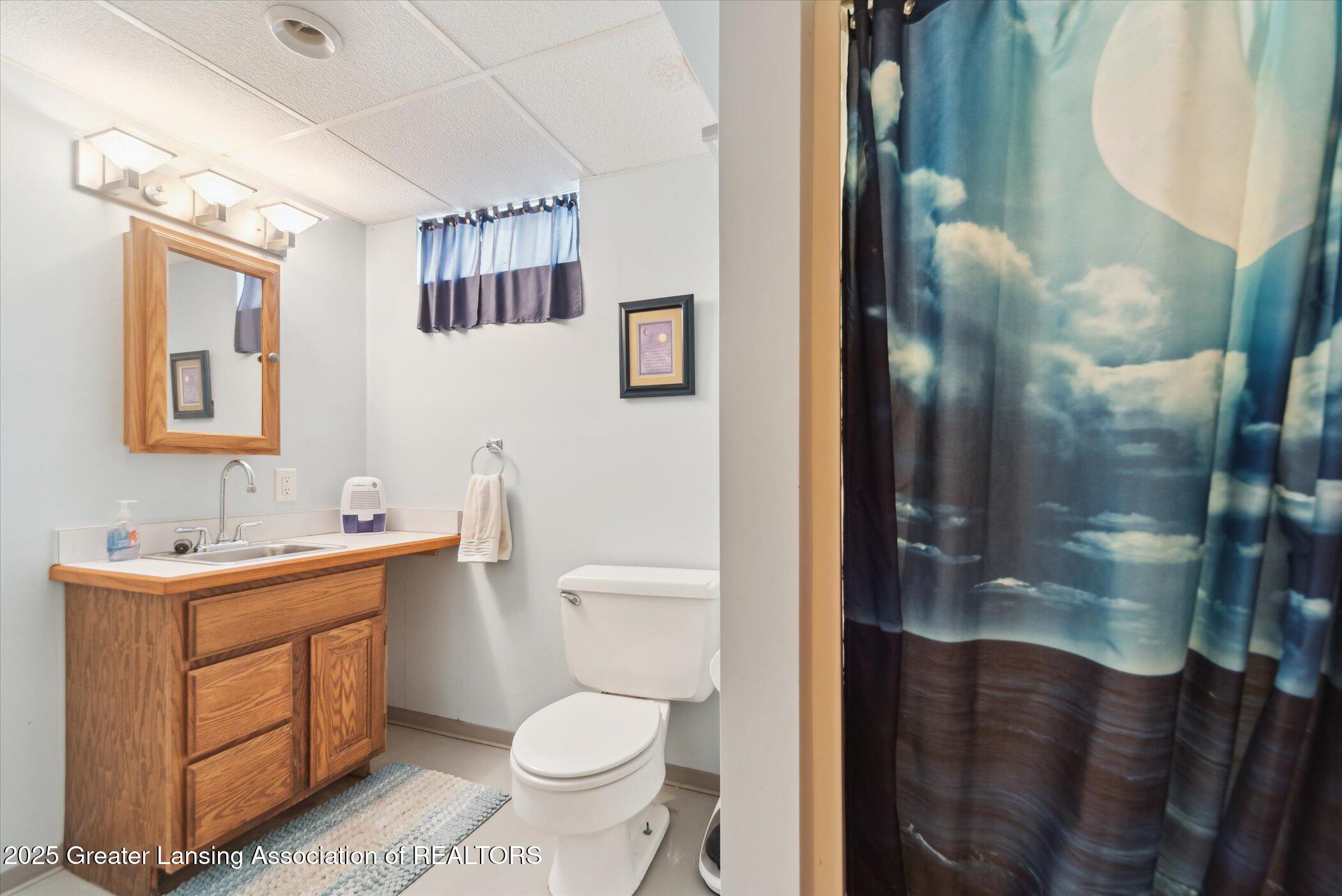 918 Clark Road Lansing, MI 48917 - Photo 24 of 31 27-918-Clark-Rd-Lansing-MI-48917-WindowS