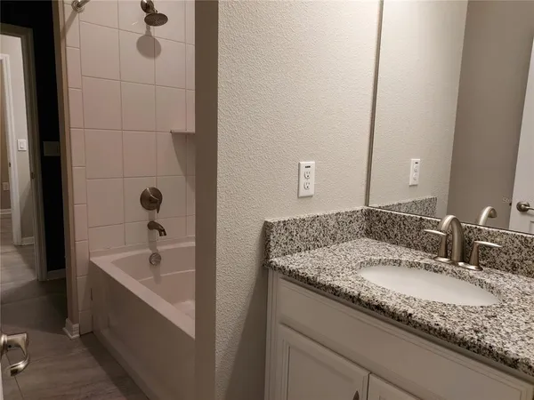 $2,595 | 4923 Rolling Greene Drive, Wesley Chapel, FL 33543