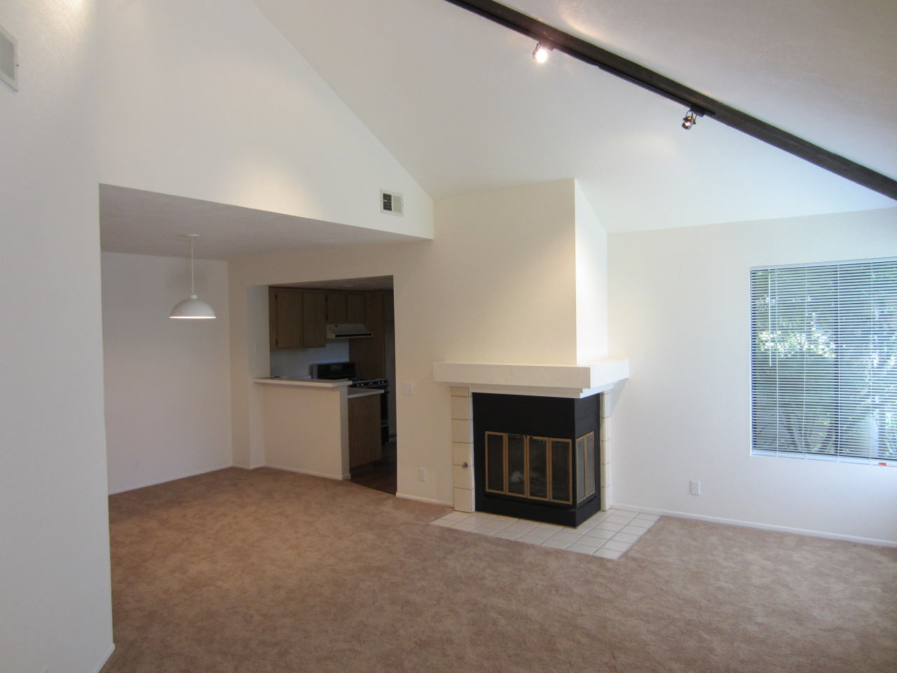 4042 Primavera Road, Unit 9 Santa Barbara, CA 93110 - Photo 3 of 8 Living Room