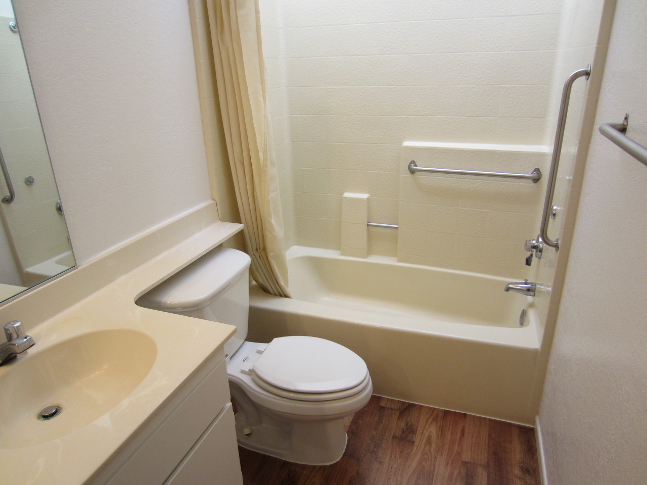 4042 Primavera Road, Unit 9 Santa Barbara, CA 93110 - Photo 5 of 8 Bathroom