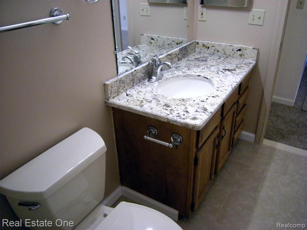 9415 Newburgh Road Livonia, MI 48150 - Photo 18 of 38