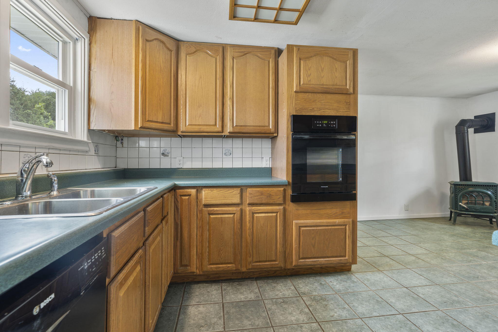 1000 Riverside Drive Auburn, ME 04210 - Photo 12 of 40 24-web-or-mls-DSC08342