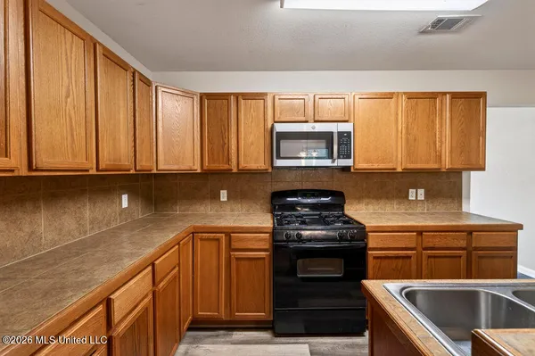 $2,000 | 10261 English Manor Drive, Gulfport, MS 39503