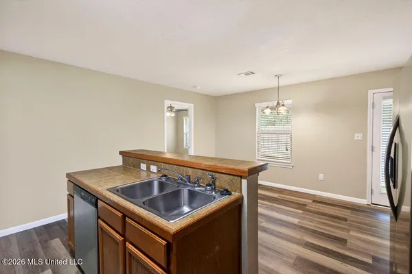 $2,000 | 10261 English Manor Drive, Gulfport, MS 39503