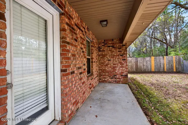 $2,000 | 10261 English Manor Drive, Gulfport, MS 39503