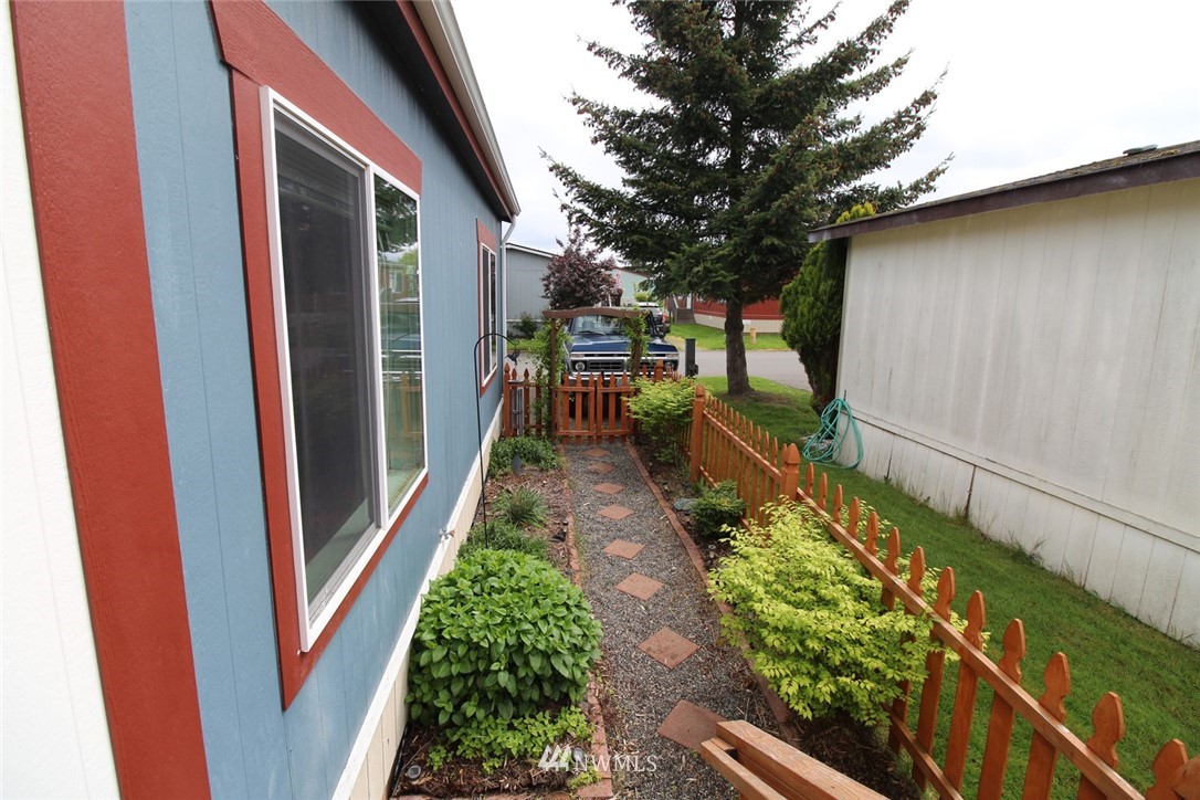 300 Park Avenue, Unit 20 Buckley, WA 98321 - Photo 12 of 14