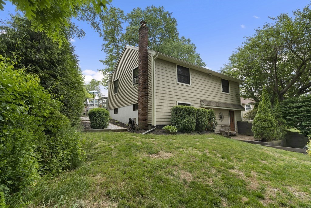 18 Outlook Road Billerica, MA 01862 - Photo 9 of 32 Gallery Image 9