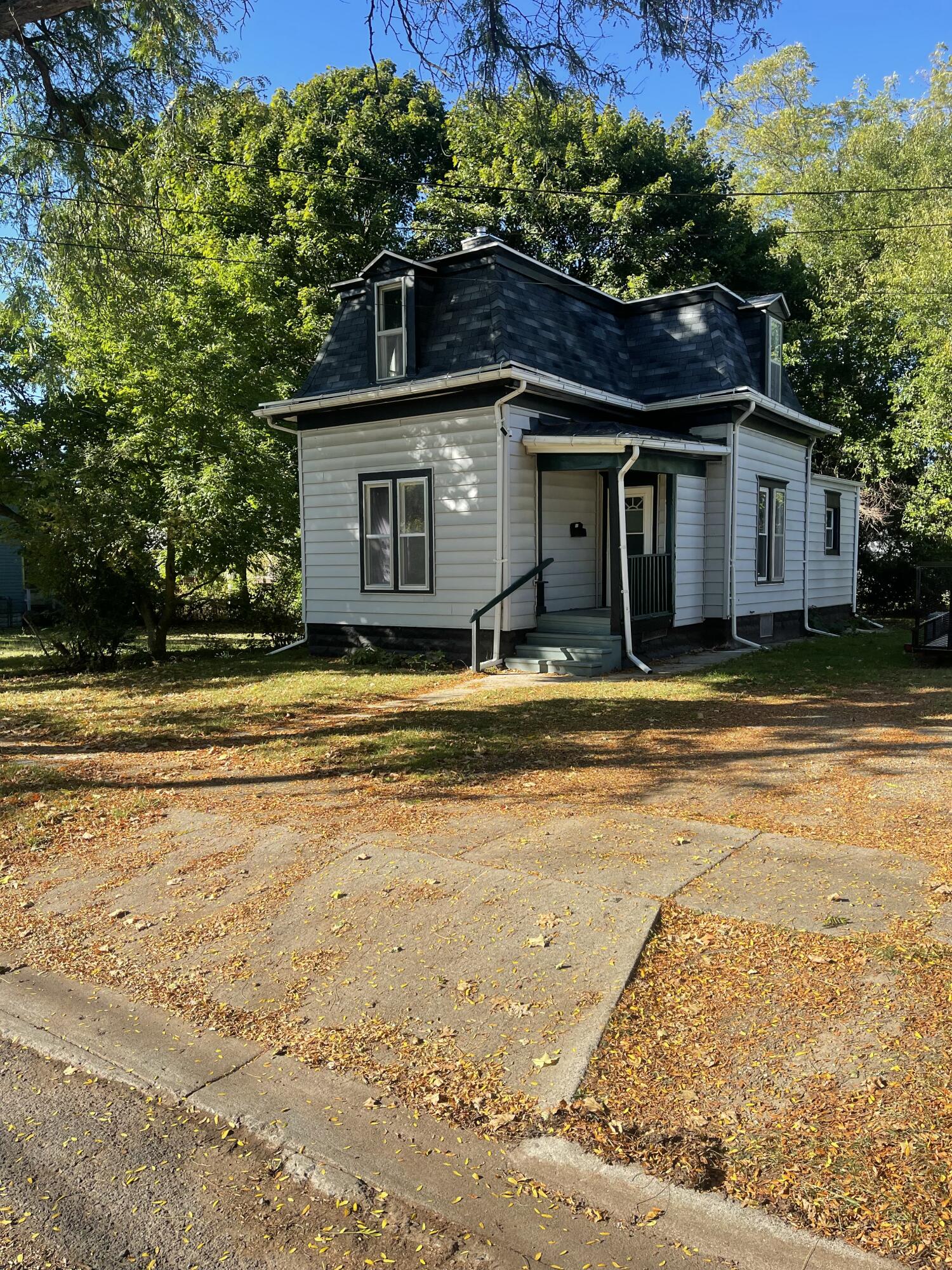 1034 Williams Street Jackson, MI 49203 - Photo 1 of 14 1000021897