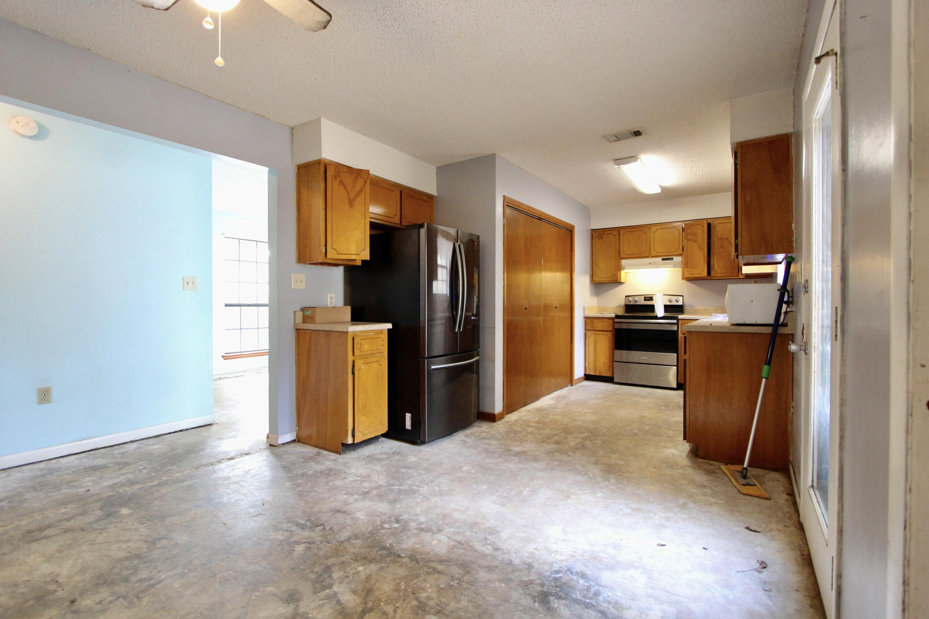 103 Jamie Court Crestview, FL 32539 - Photo 3 of 21 IMG_3653