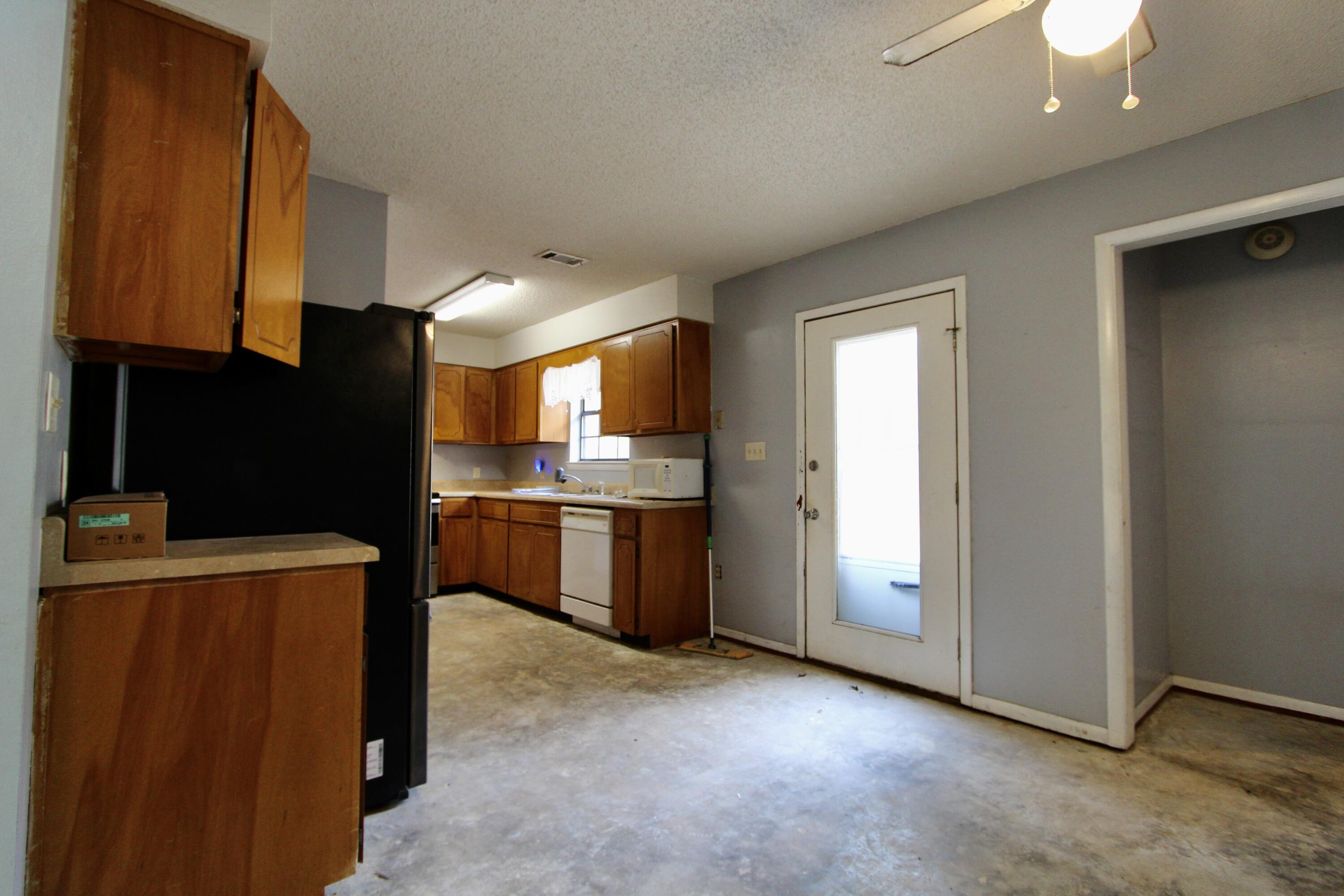 103 Jamie Court Crestview, FL 32539 - Photo 4 of 21 IMG_3651