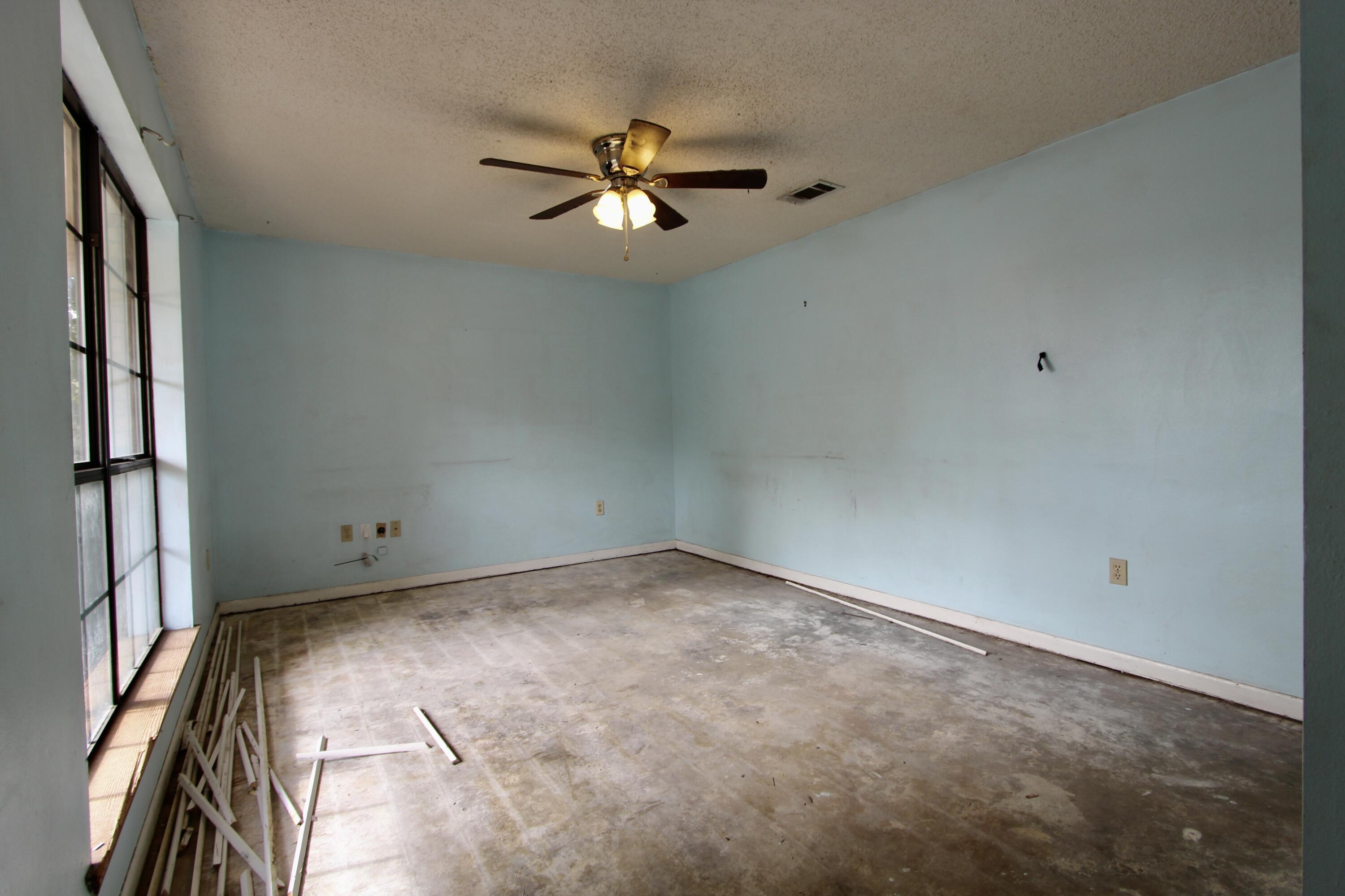 103 Jamie Court Crestview, FL 32539 - Photo 6 of 21 IMG_3640