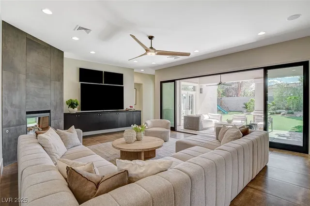 $10,000 | 1266 Imperia Drive, Henderson, NV 89052